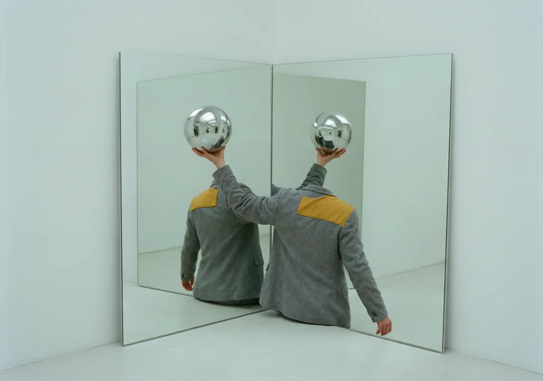 Qwen Image 2.0 Pro — Two-Mirror Corner — Chrome Sphere run 2