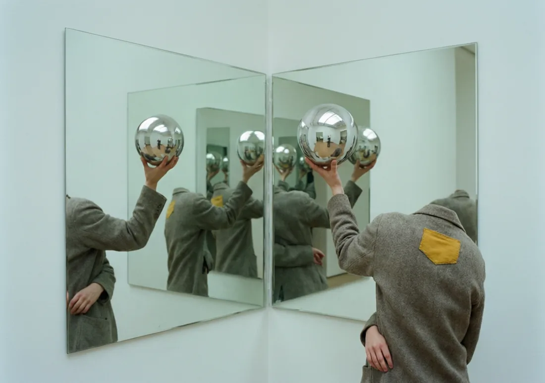 Qwen Image 2.0 Pro — Two-Mirror Corner — Chrome Sphere run 3